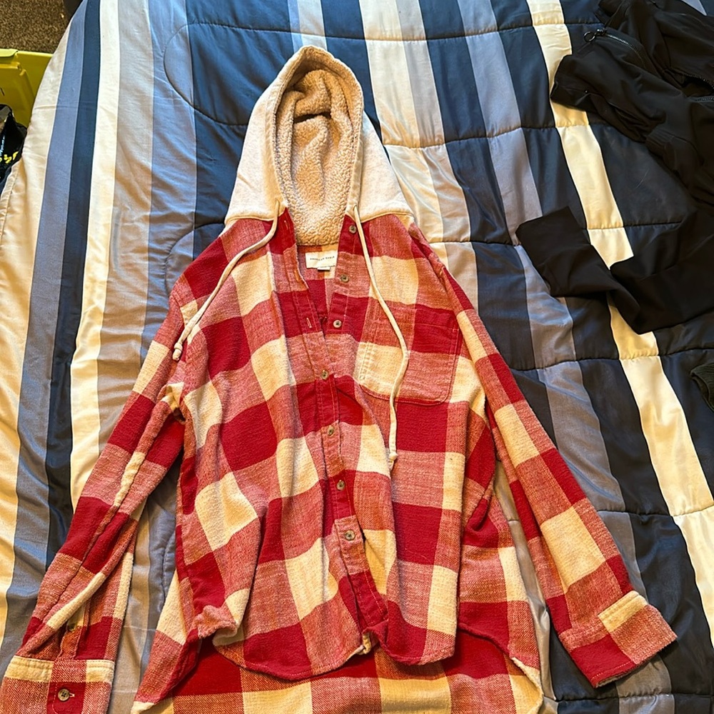 American Eagle flannel w hood